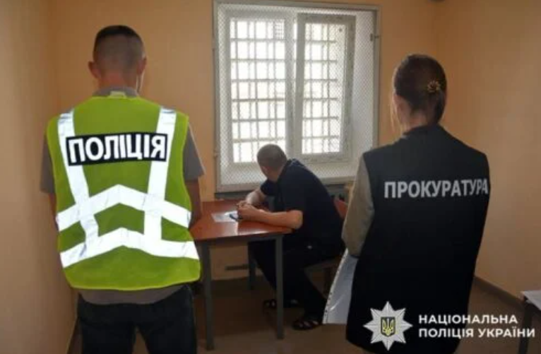 У сусідів: військовий зі зброєю на вокзалі, ДТП з BMW, нова парковка та карантин через сказ