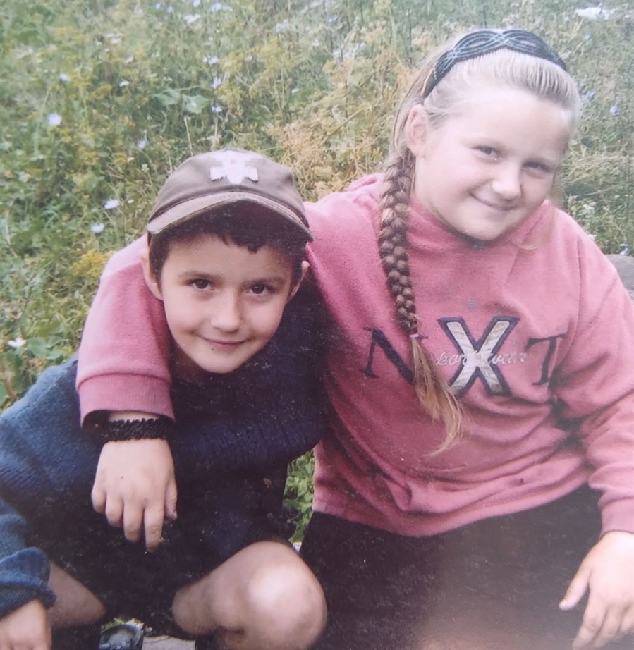 Анатолій з сестричкою Ольгою